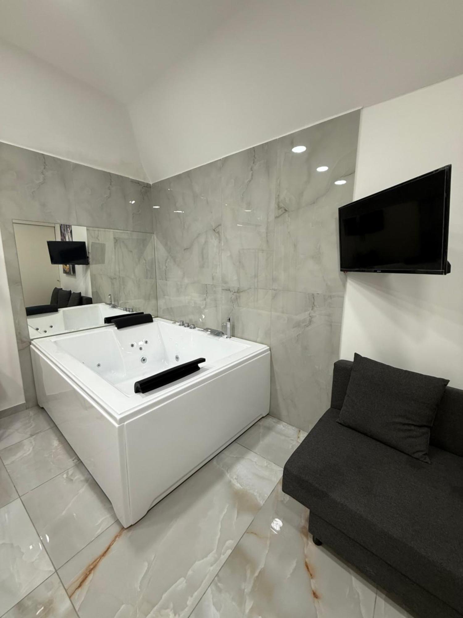 Caracciolo Suites 36 Naples Exterior photo