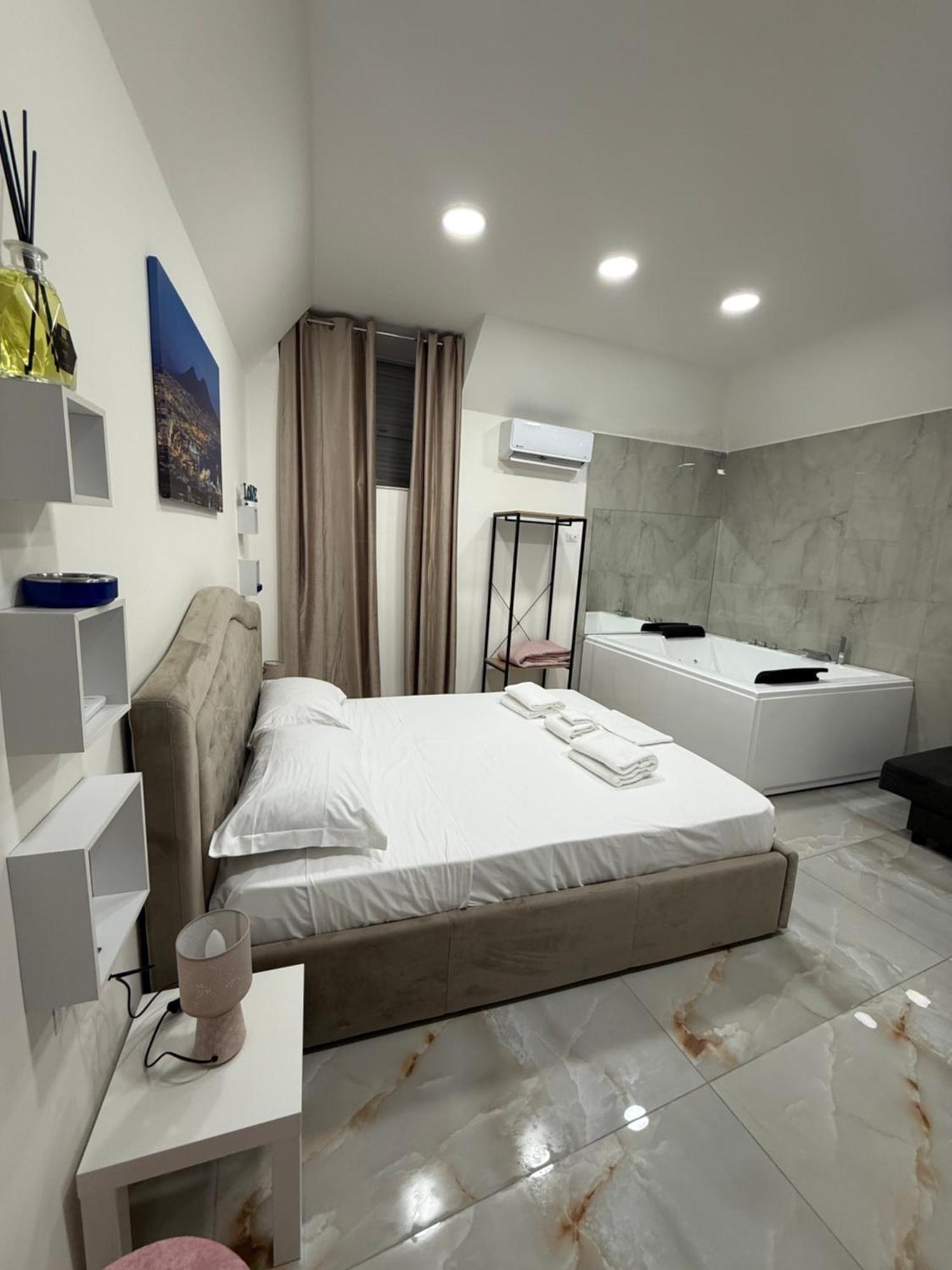 Caracciolo Suites 36 Naples Exterior photo
